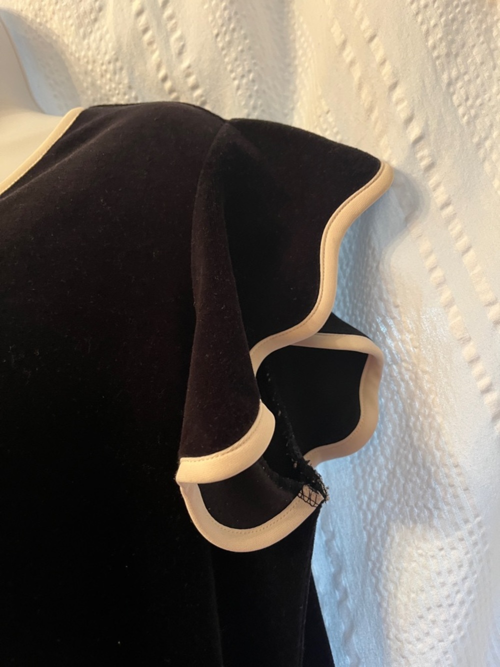 SSYS Black Get Ready Velour Robe with White Trim and hold zipper. Size medium - Picture 6 of 10
